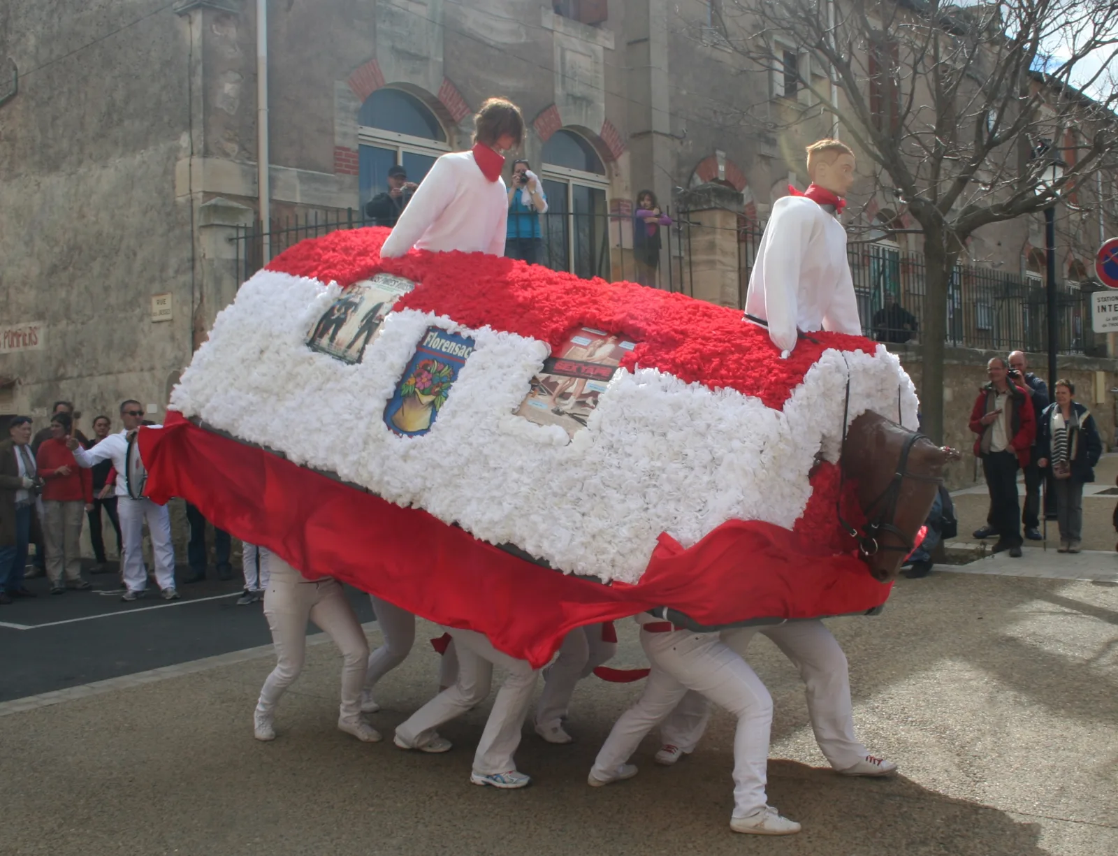 Le Chivalet de Florensac, animal totémique de la fête votive