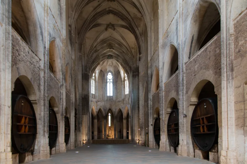 La nef et le chœur de l'abbaye de Valmagne