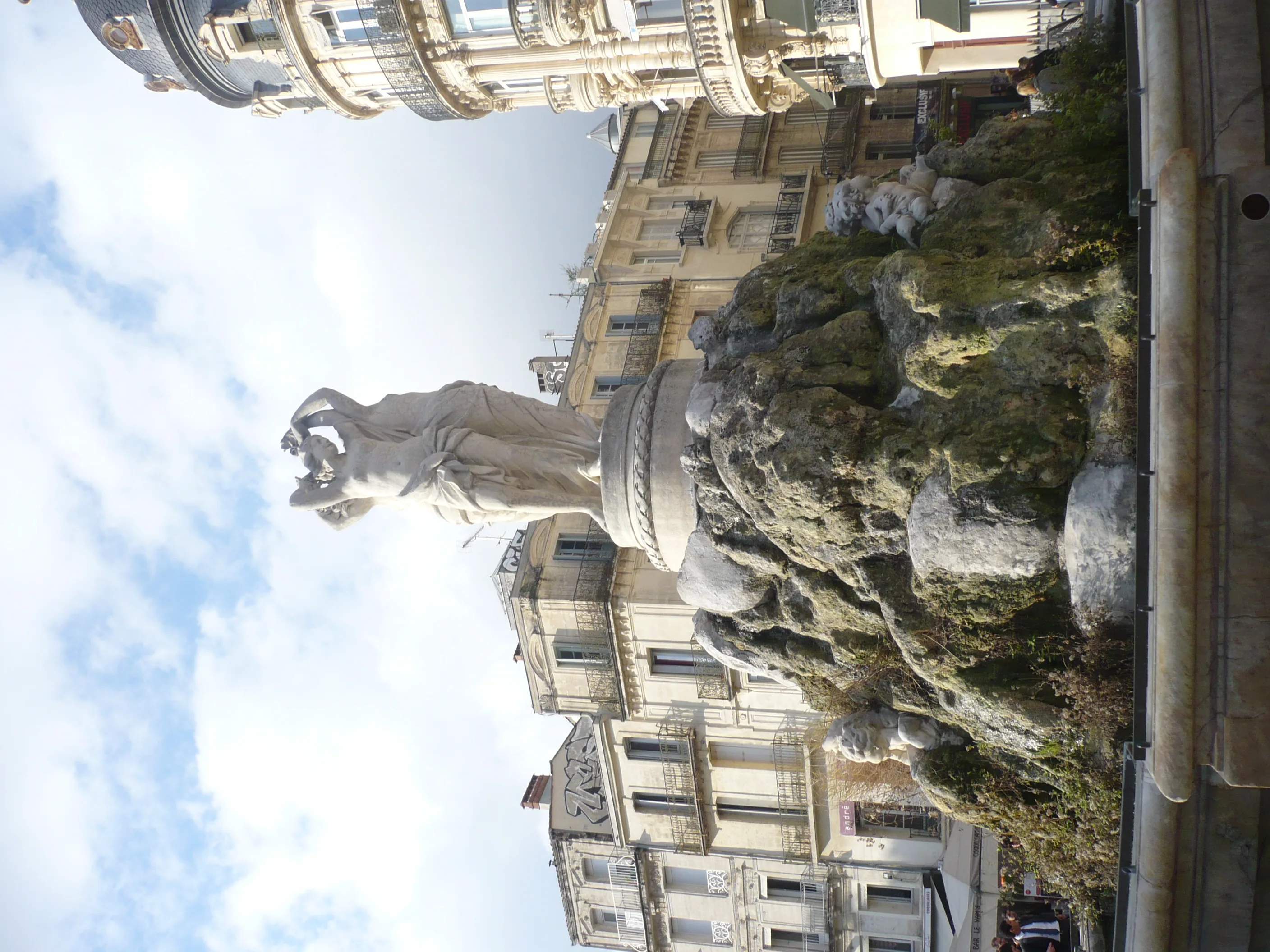 La place de la Comédie à Montpellier avec la fontaine des Trois Grâces